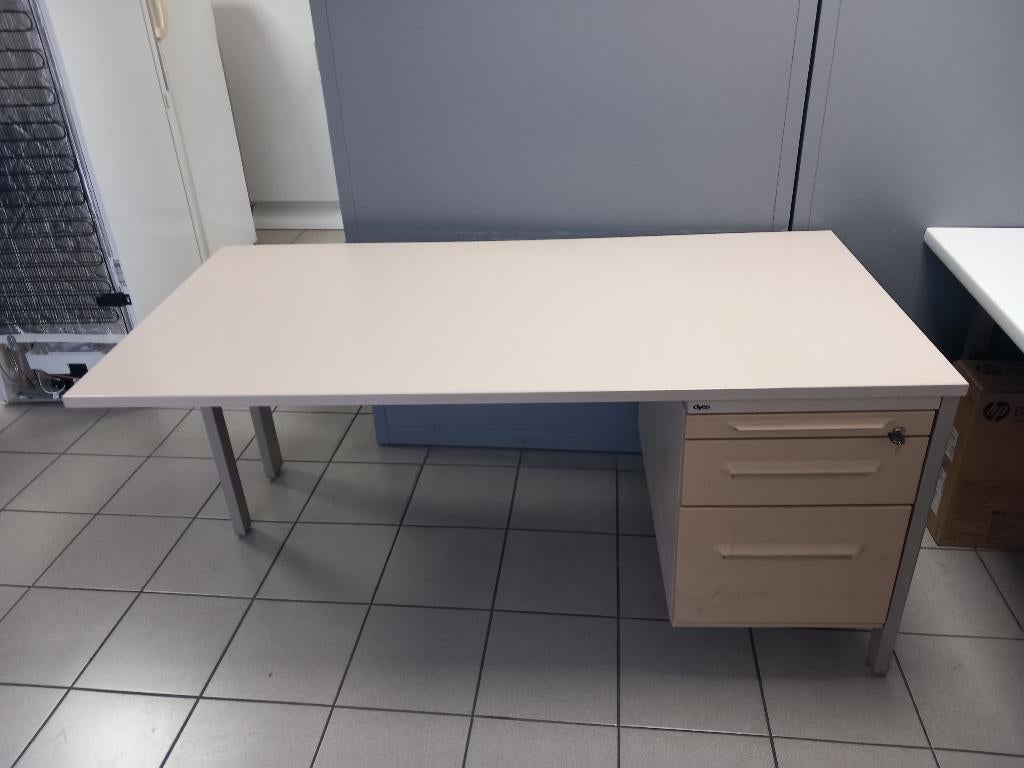 Lot bureautafels - wit met metalen poten, Ophalen, Demontabel, Gebruikt, Metaal