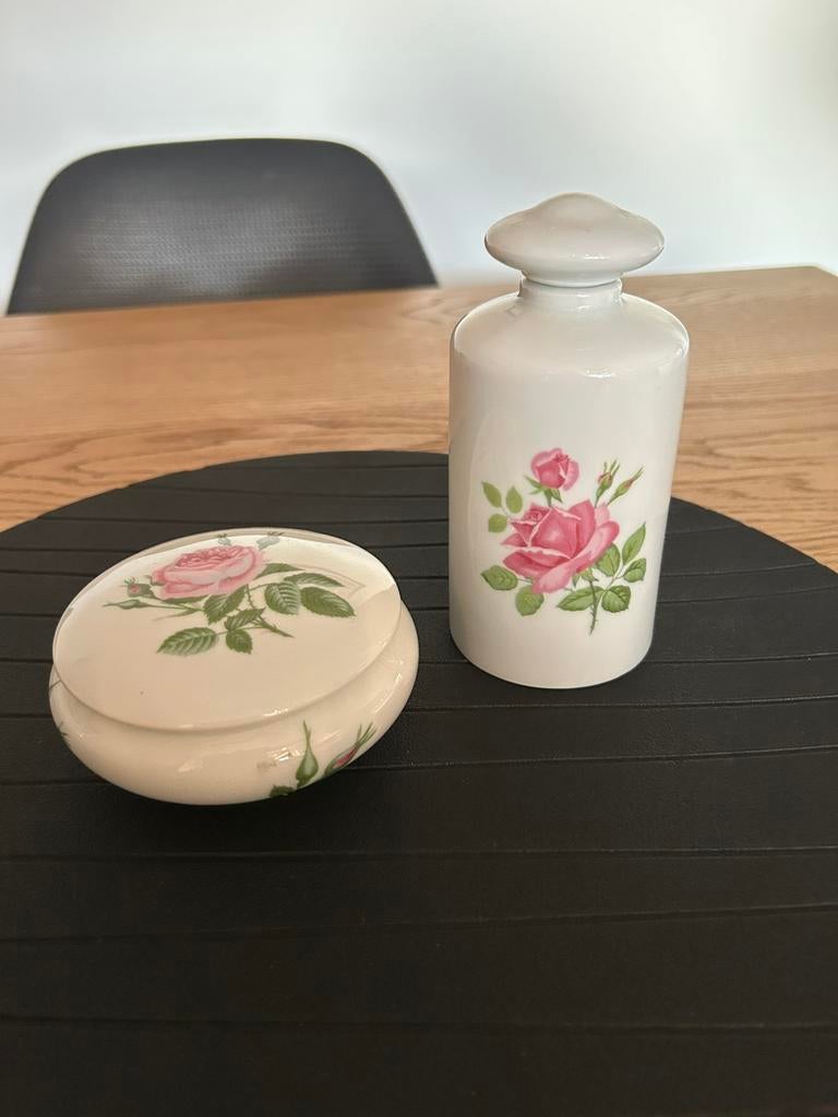 Ensemble Décors à la Rose en porcelaine de Limoges, Antiquités & Art, Enlèvement ou Envoi