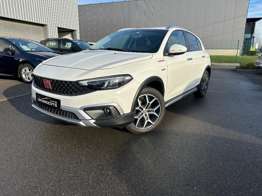 Fiat Tipo "cross" benzine, Bj 2023, Carplay/ 2 x alu/ camera, Voorwielaandrijving, Stof, Euro 6, Wit