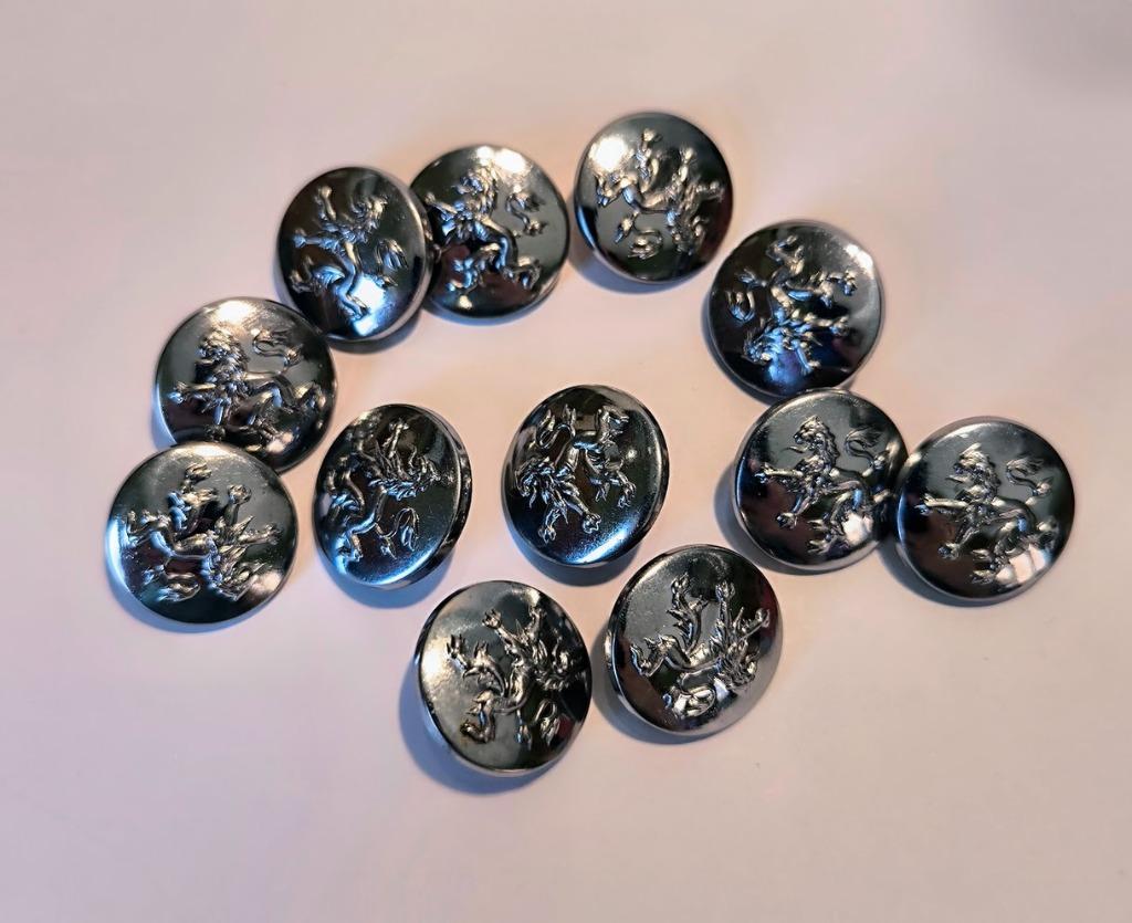 boutons en forme de lion griffé par l'armée | Van Malderen, Enlèvement