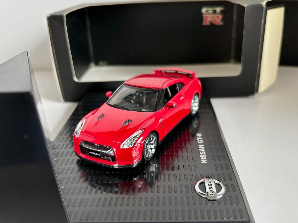 1:43  NISSAN GT-R , Hobby & Loisirs créatifs, Voitures miniatures | 1:43, Enlèvement ou Envoi, Comme neuf, Voiture, Kyosho