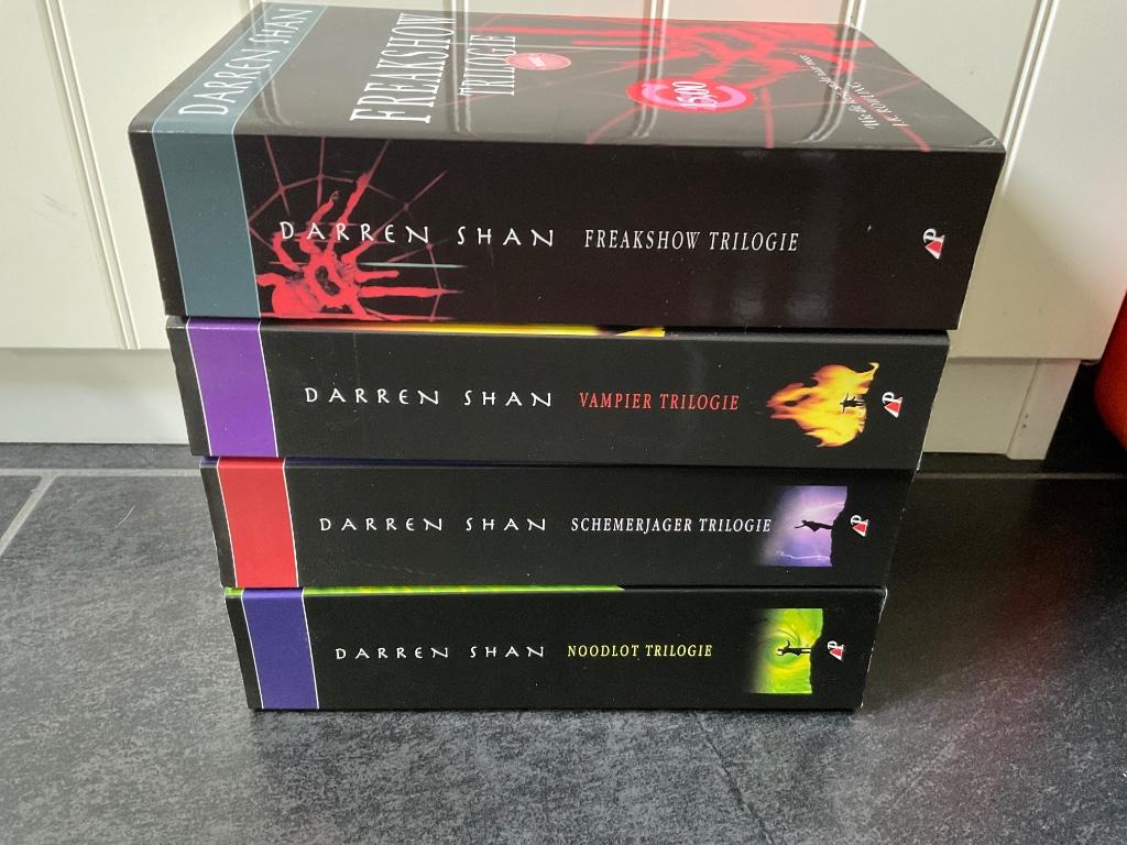 Volledige reeks boeken Darren Shan 1-12 Fantasy Halloween, Boeken, Fantasy, Zo goed als nieuw, Ophalen of Verzenden