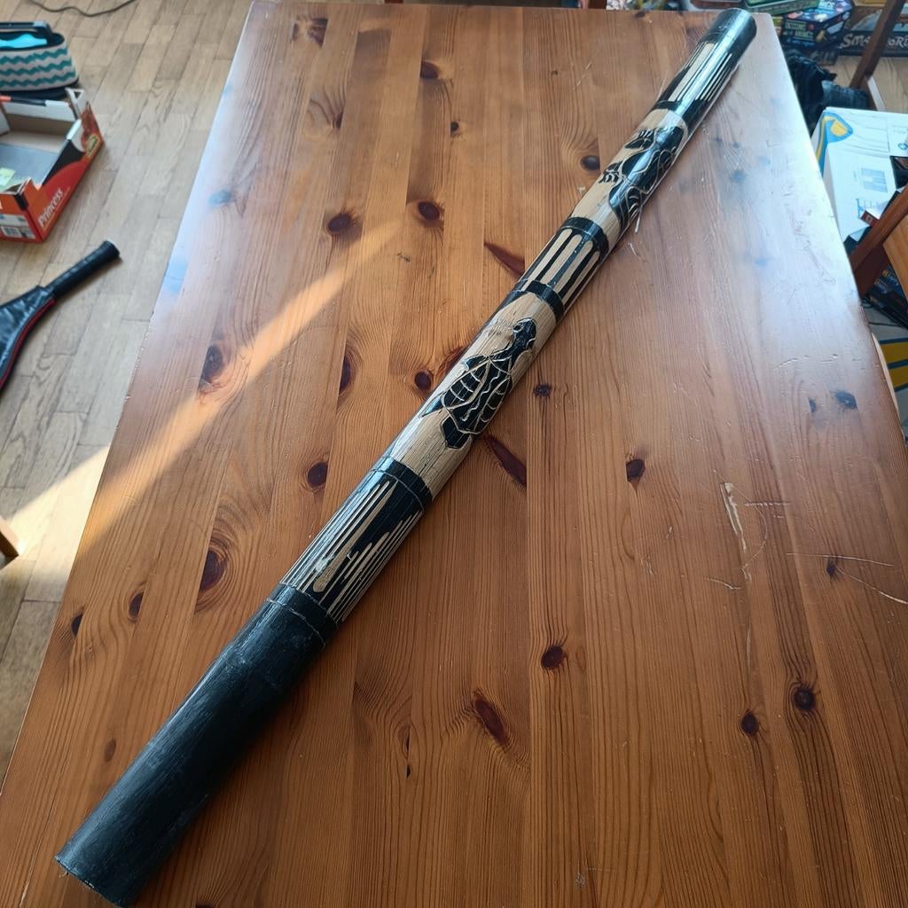 Didgeridoo gekocht in een handwerkwinkel in Frankrijk, Muziek en Instrumenten, Blaasinstrumenten | Didgeridoos, Ophalen, Zo goed als nieuw