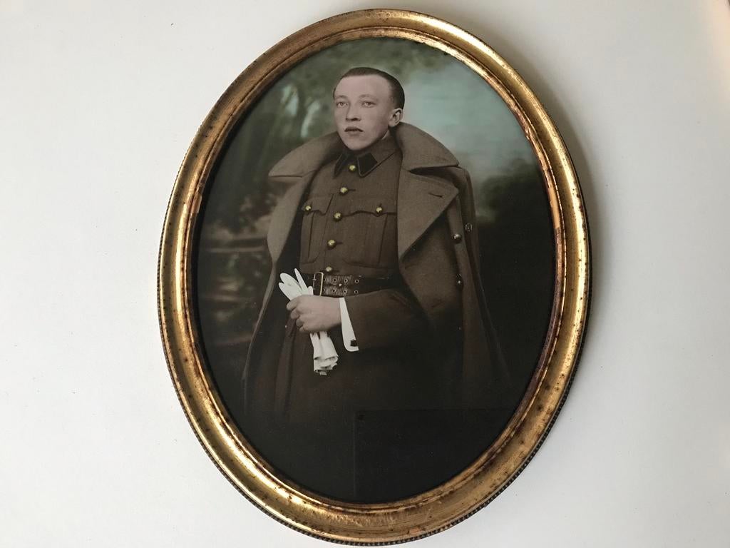 oude lijst kader ovaal oude foto ( ? ) soldaat achter glas, Ophalen of Verzenden