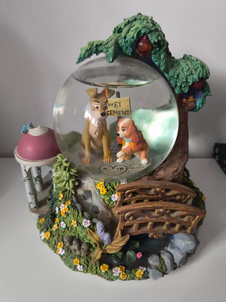 Boule à neige snowglobe Disney la belle et le clochard, Collections, Disney, Enlèvement