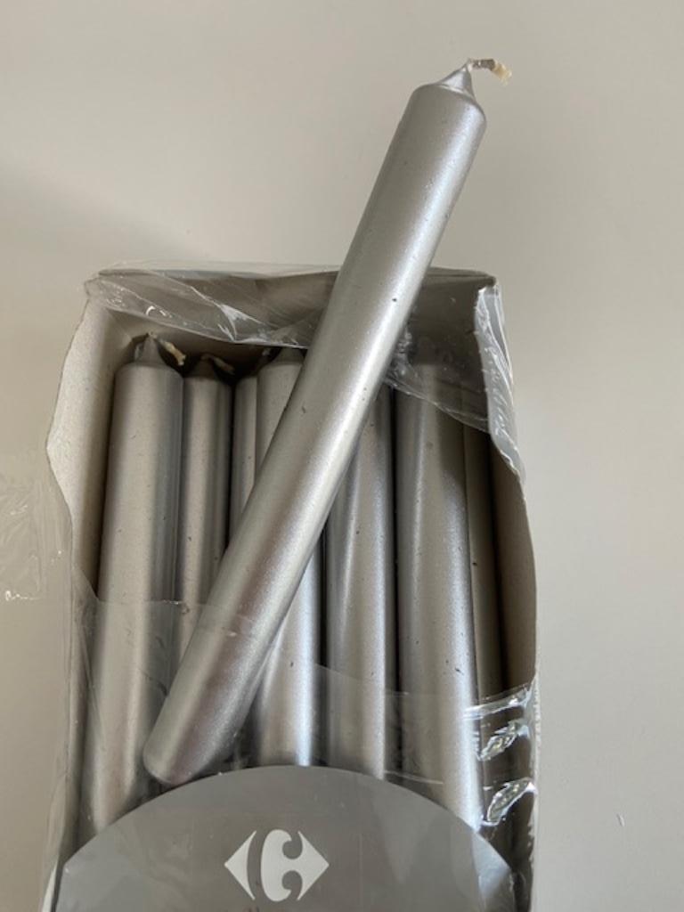 15 bougies argentées neuves, Maison & Meubles, Enlèvement ou Envoi, Autres couleurs, Bougie, Autres matériaux