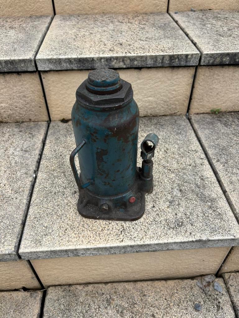 Cric bouteille, Enlèvement, Comme neuf