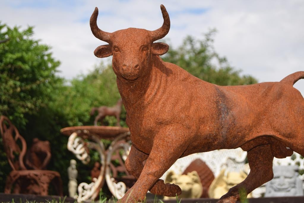GRAND TAUREAU EN FONTE PATINEE ROUILLE, Enlèvement, Comme neuf, Autres matériaux, Animal