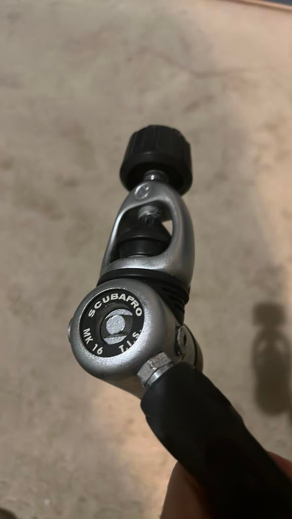 Detendeur 1e etage Scubapro MK16 + tuyau pour gonfler stab, Enlèvement, Comme neuf