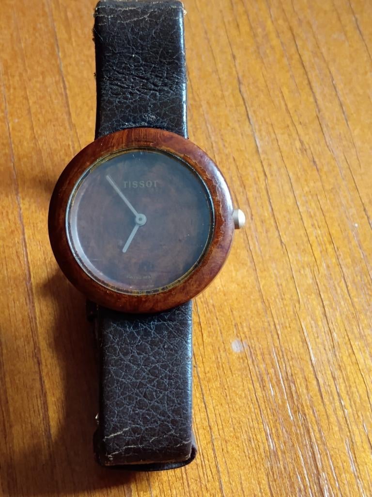 Vintage Tissot hout horlge, Enlèvement ou Envoi