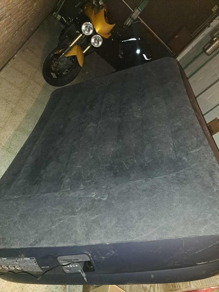 Intex Comfort Plush Extra Hoog luchtbed - Queensize (152 cm), Ophalen of Verzenden, Ingebouwde pomp, Zo goed als nieuw, 2-persoons