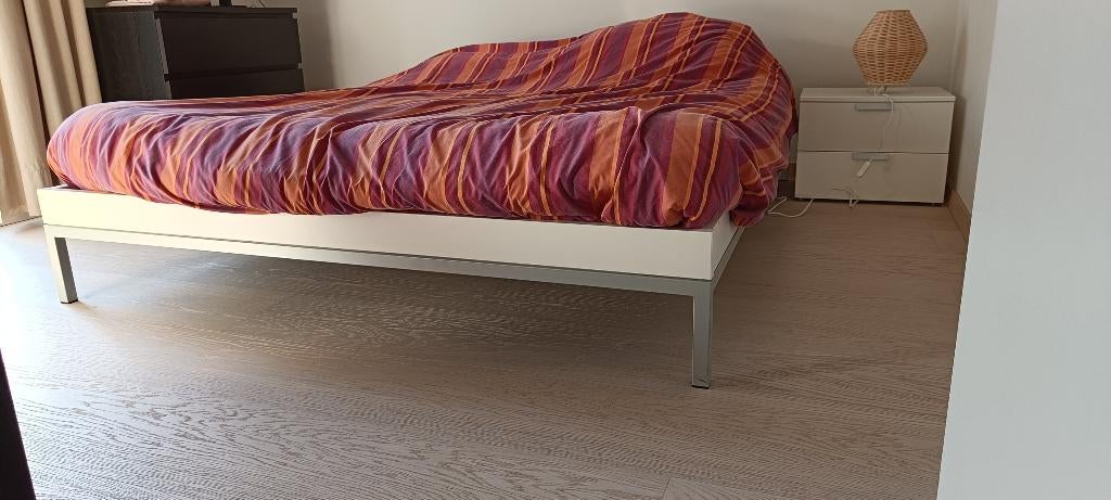 Lit double avec sommier Auping et table de chevet, Maison & Meubles, Comme neuf, Modern, strak, Enlèvement, Deux personnes