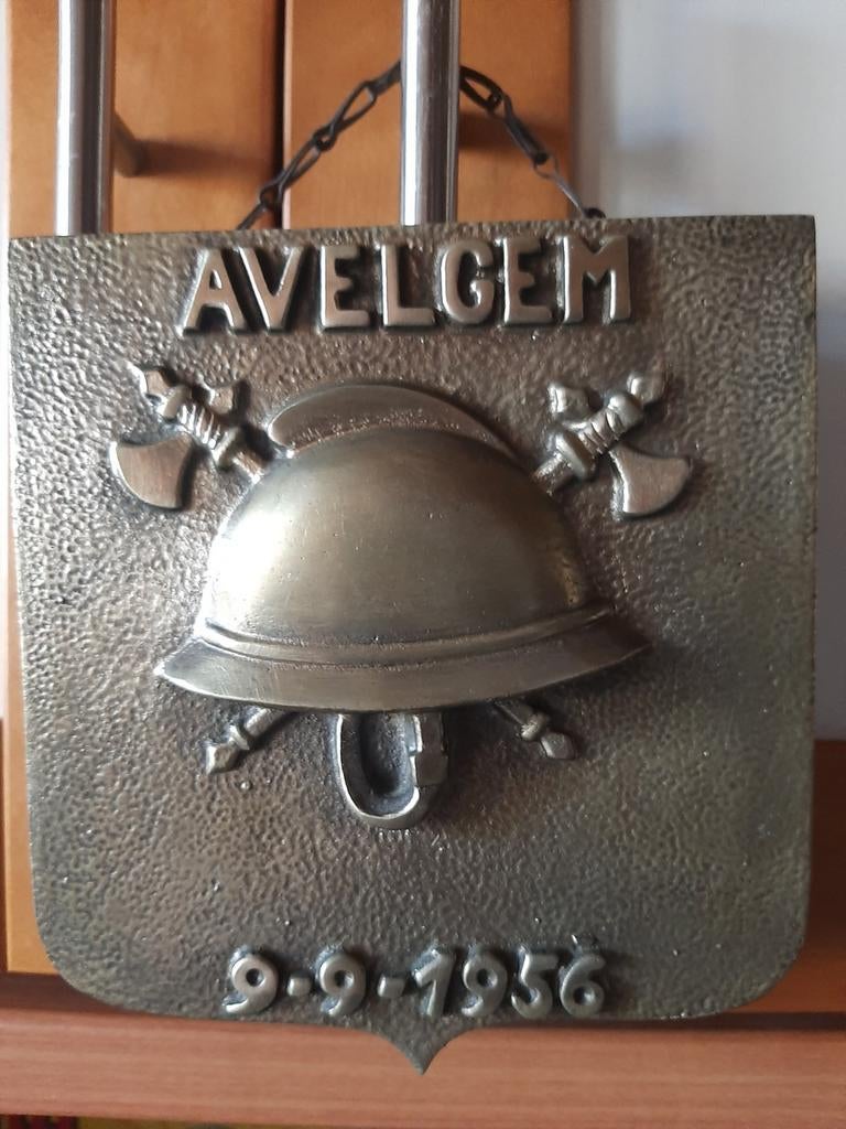 Plaque commémorative en bronze ville d’ AVELGEM . 1956, Collections, Enlèvement ou Envoi