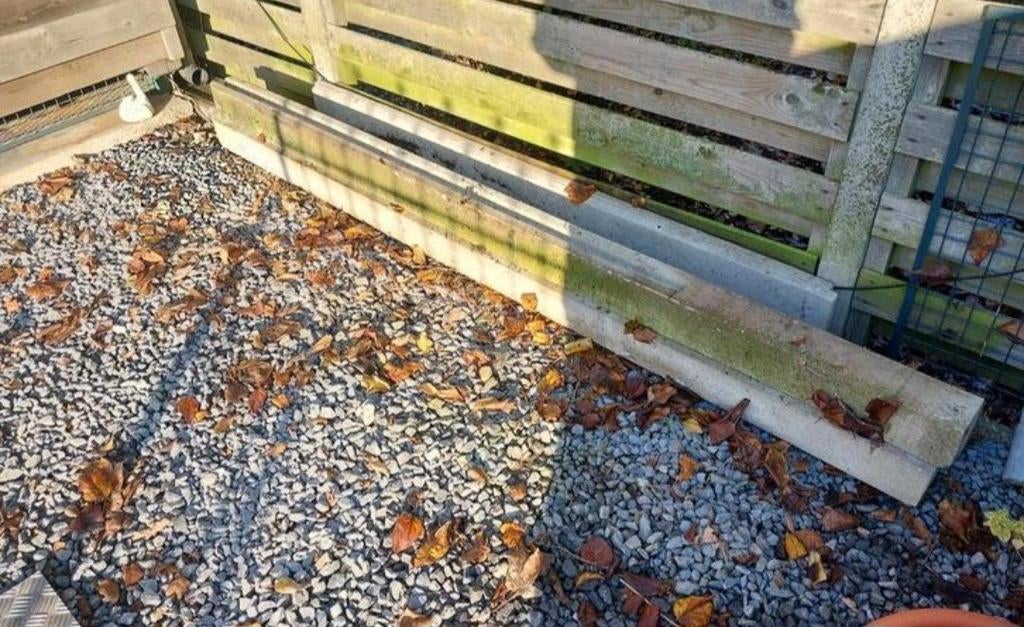 2 plaques de base en béton, 3 poteaux en béton, Enlèvement, Poteaux