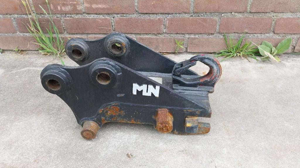 Hitachi ZX19 hydraulic coupler CW5 / 30mm pins / as new