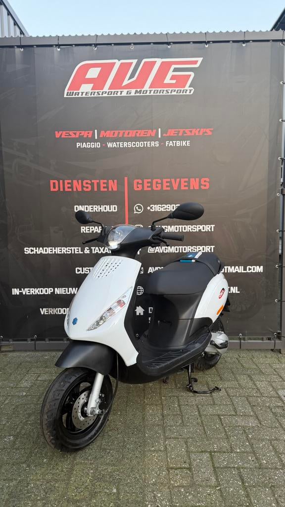 NIEUWSTAAT! Piaggio Zip 2-takt 2016 B klasse 4028km, Fietsen en Brommers, Zip, Ophalen of Verzenden, Klasse B (45 km/u), Zo goed als nieuw