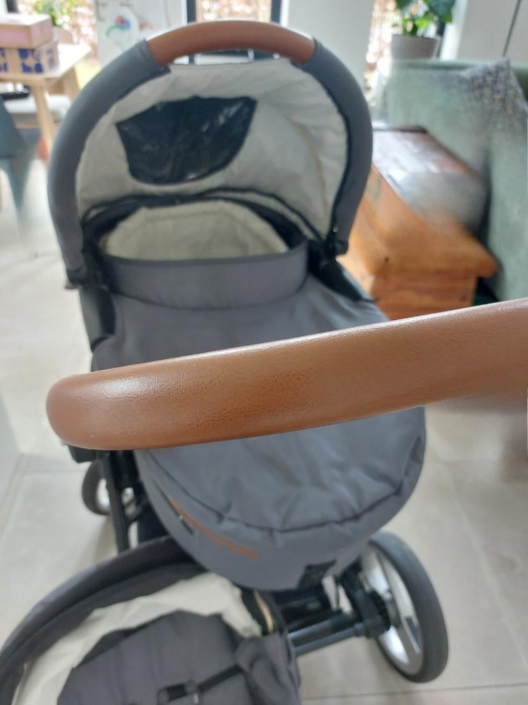 Kit Mutsy Evo Urban Nomad + Maxicosi Cabriofix, Enfants & Bébés, Poussettes & Combinaisons, Avec nacelle, Comme neuf, Enlèvement