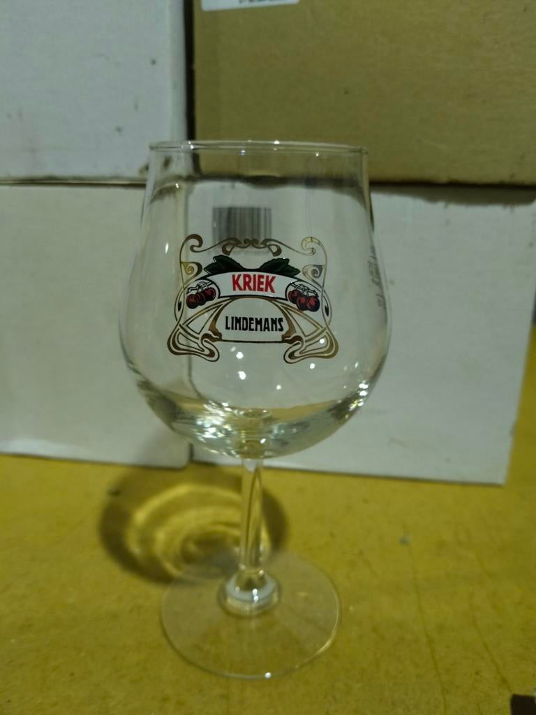 24 kriek Lindemans glazen, Verzamelen, Ophalen