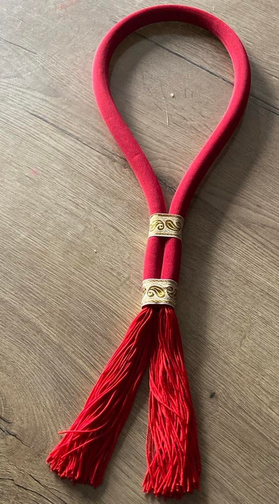 Traditionele Muay Thai Monkol, Ophalen, Zo goed als nieuw