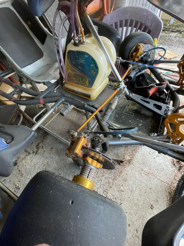 Chasis karting avec frein a disque a l’avant et a l’arrière, Sports & Fitness, Enlèvement, Utilisé, Pièces Kart