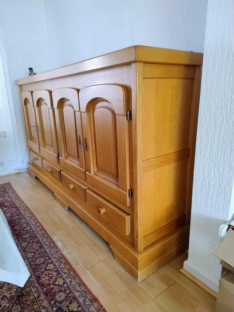 Armoires gratuites à l'achat d'une table. Borgerhout/, Enlèvement