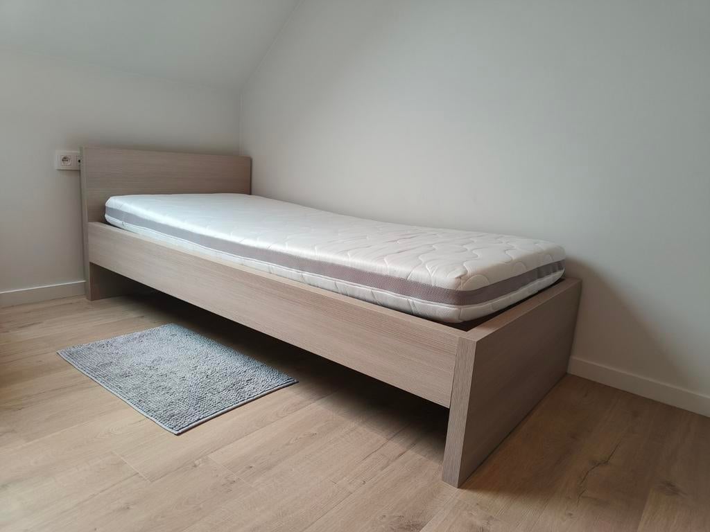 Lit simple avec sommier à lattes et matelas réglables, Maison & Meubles, Chambre à coucher | Lits, 100 cm, Enlèvement, Bois, 210 cm