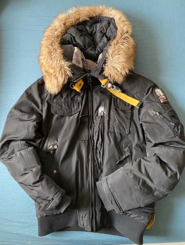 Parajumper, Enlèvement, Comme neuf