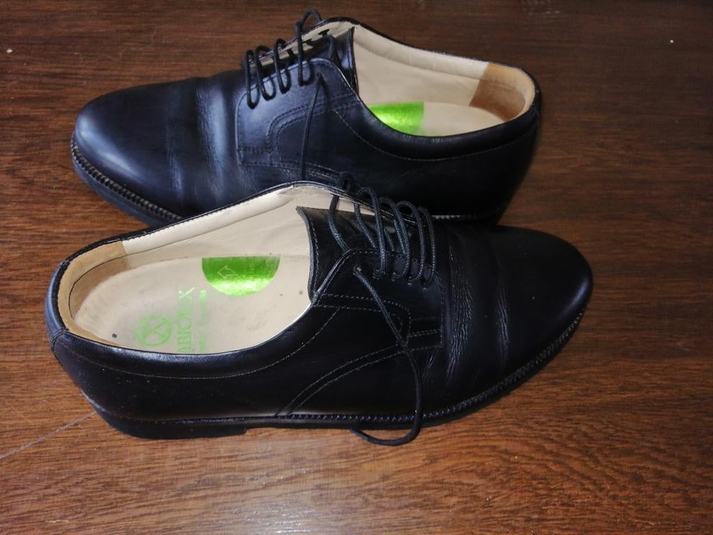 Souliers AMBIORIX 41 1/2, Enlèvement