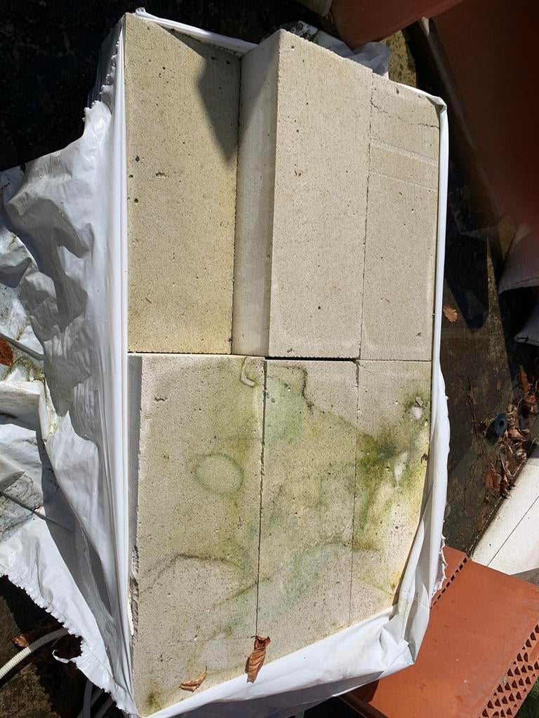 Bouwmaterialen en tafel+3stoelen, Bricolage & Construction, Briques, Enlèvement, Comme neuf, Briques