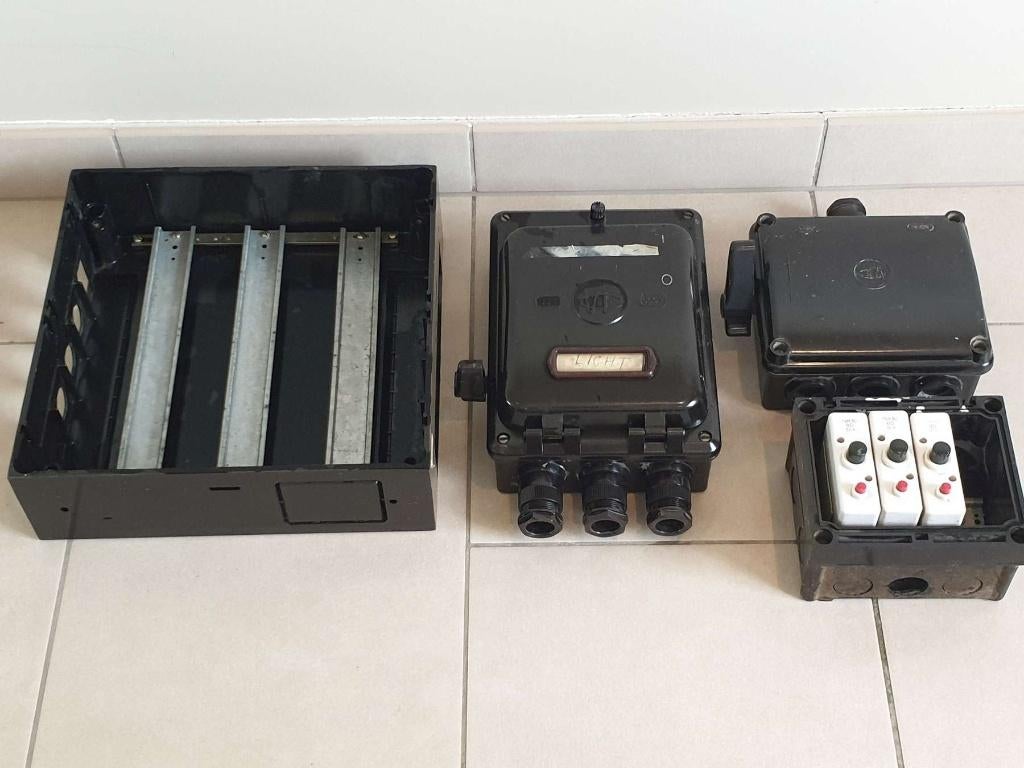 4x vintage 1950s VCF bakeliet onderdelen schakelaar zekering, Doe-het-zelf en Bouw, Elektriciteit en Kabels, Ophalen, Schakelaar