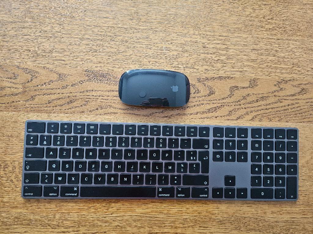 Apple Keyboard en muis zwart, Computers en Software, Toetsenborden, Ophalen, Azerty, Zo goed als nieuw, Draadloos