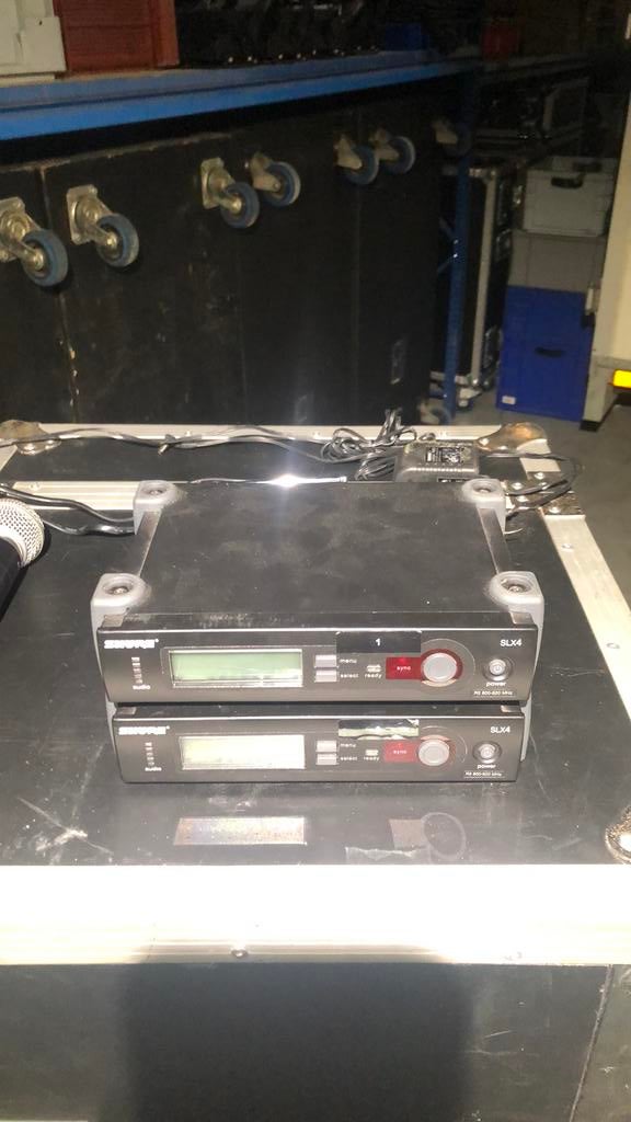 Shure SLX4 + 1 bêta SM58 + 1 SM58 R5 800 MHz ! ! !, Musique & Instruments, Microphones, Enlèvement ou Envoi, Utilisé, Micro chant