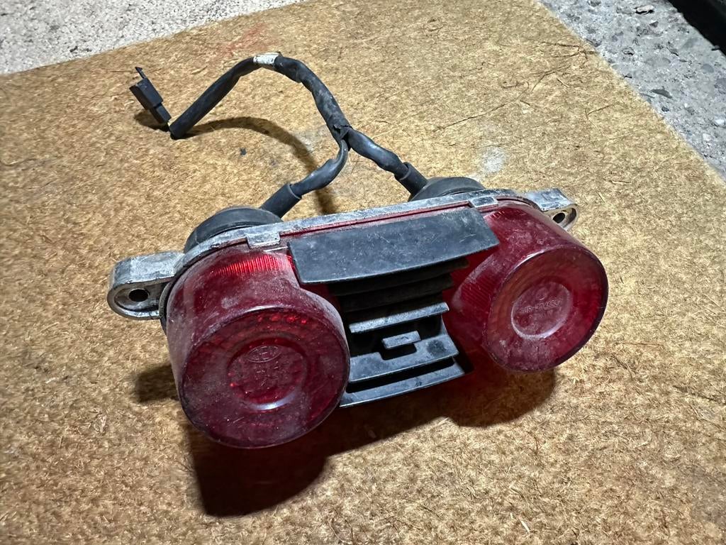 Honda NSR 125 achterlicht CEV, Fietsen en Brommers, Ophalen, Zo goed als nieuw