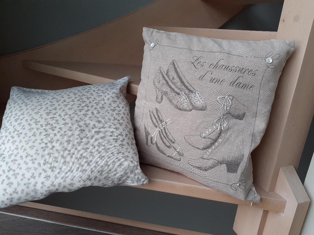 2 coussins rembourrés - Clayre & Eef (40x40 cm), Enlèvement ou Envoi, Comme neuf, Beige, Carré