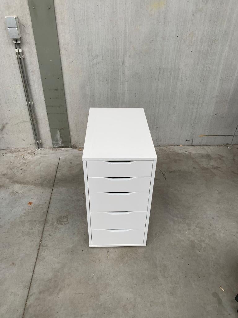 Wit kastje, Enlèvement