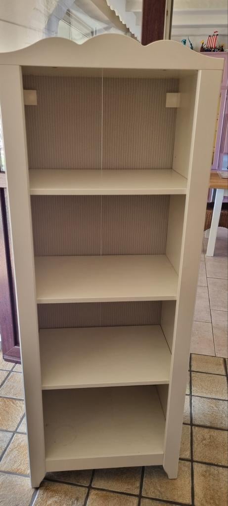 Boekenrek kinderkamer, Ophalen