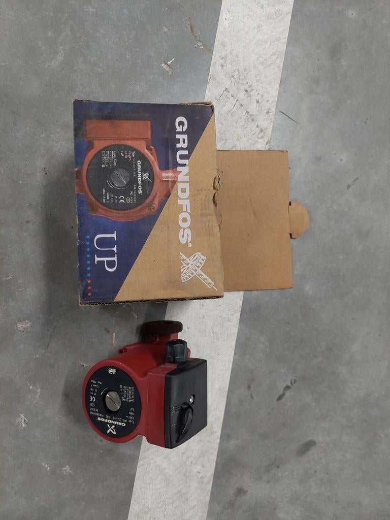 CIRCULATEUR DE CHAUFFAGE  GRUNDFOS, Bricolage & Construction, Chauffage & Radiateurs, Enlèvement