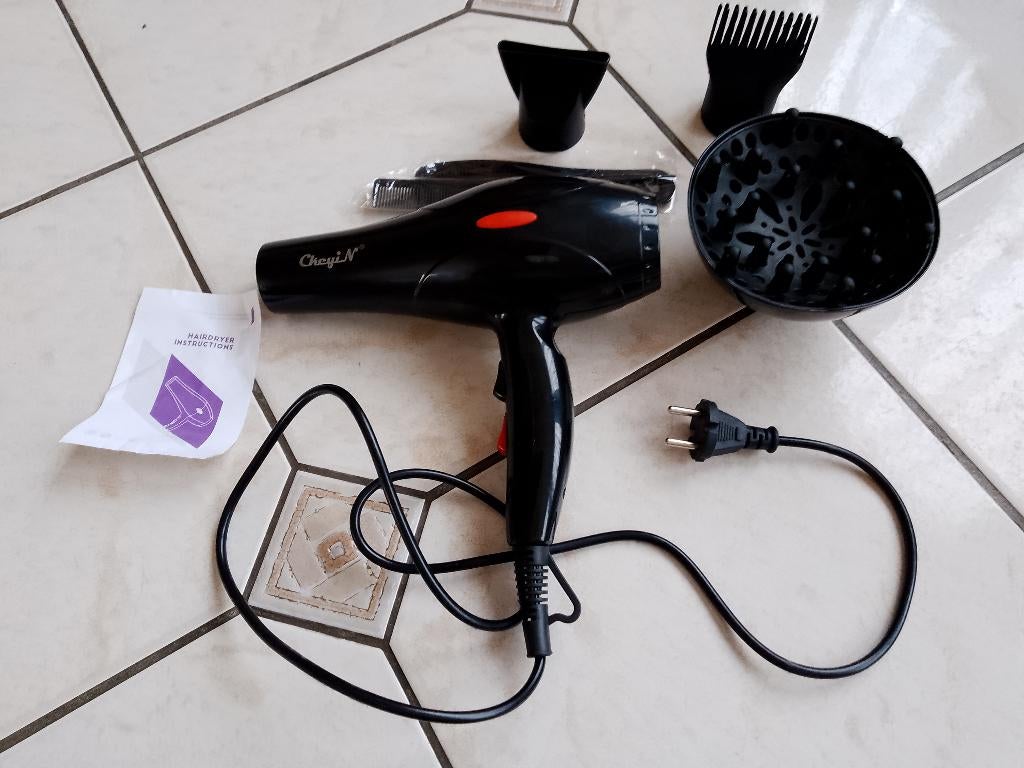 séche cheveux neuf avec accessoires essai possible, Handtassen en Accessoires, Uiterlijk | Haarverzorging, Ophalen