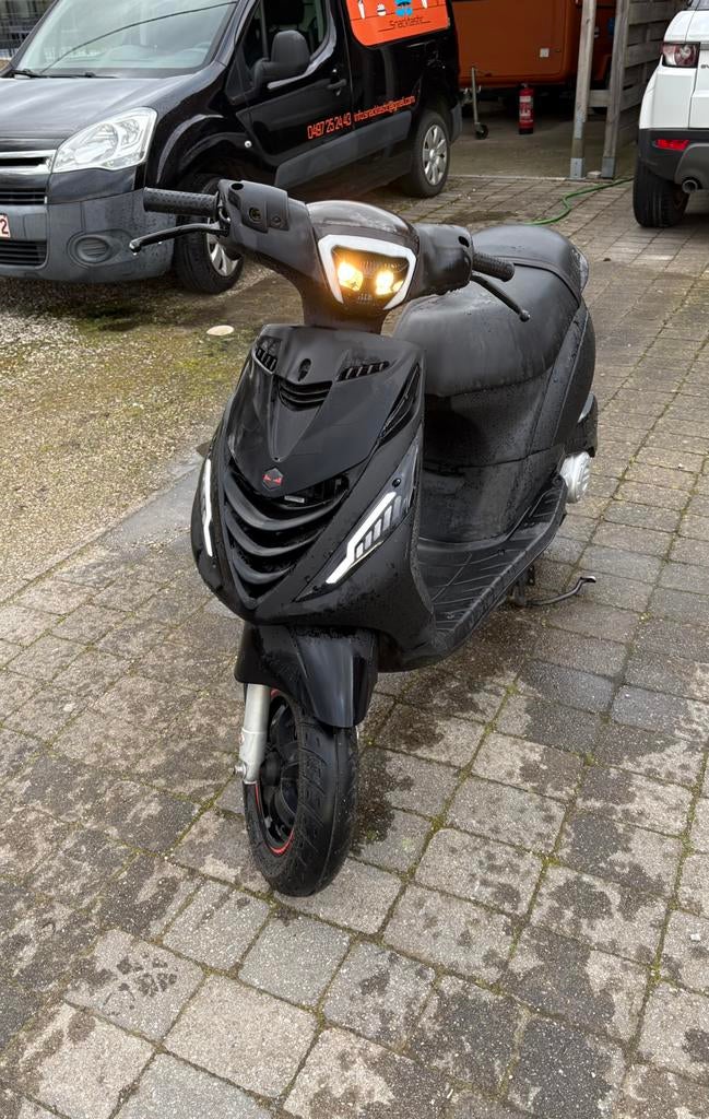 Piaggio zip 4t iget, Fietsen en Brommers, Scooters | Piaggio, Ophalen, Zip, Klasse A (25 km/u), Zo goed als nieuw