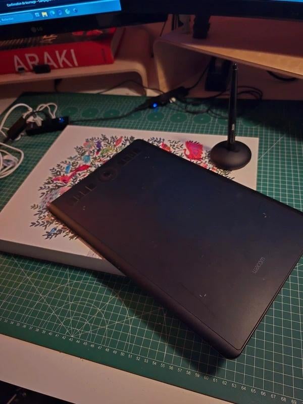 Tablette graphique Wacom Intuos Pro PTH-660, Informatique & Logiciels, Enlèvement ou Envoi, Utilisé, Filaire, Wacom
