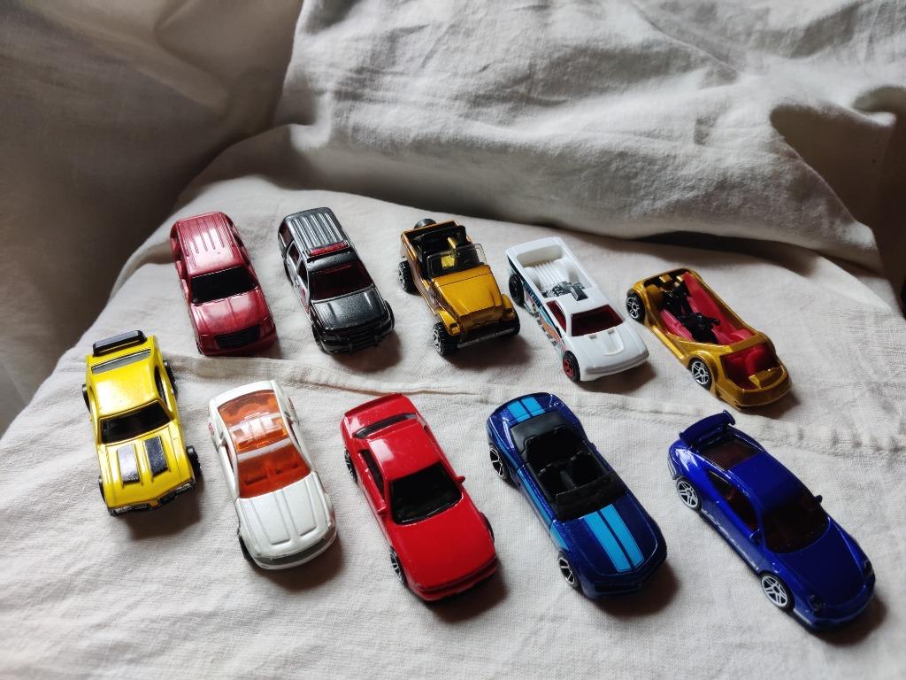 10 Hotwheels autootjes, Kinderen en Baby's, Speelgoed |Speelgoedvoertuigen, Ophalen of Verzenden, Gebruikt