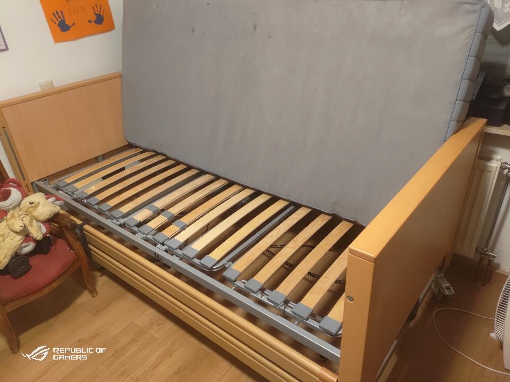 Lit médicalisée + chaise roulante sur-mesure grand taille, Divers, Enlèvement, Pliant, Utilisé, Fauteuil roulant électrique