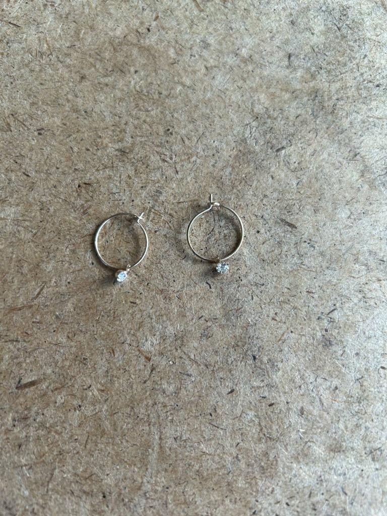 Boucle d'oreille avec petite perle blanche, Handtassen en Accessoires, Oorbellen, Ophalen, Overige materialen, Bruin, Hangers