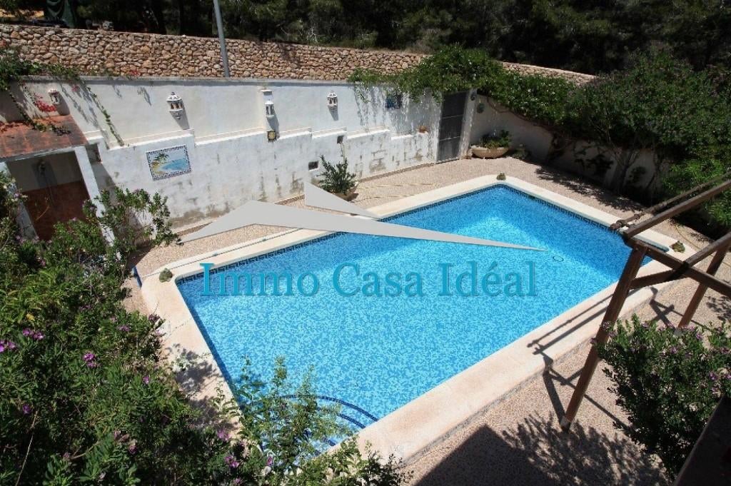 Villa indépendante avec piscine privée  à Torrevieja, Immo, Torrevieja, Maison d'habitation, Campagne, 167 m²