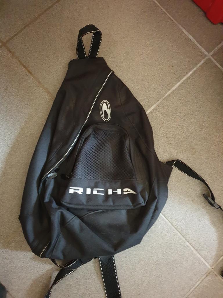 Richa moto rugzak, Motoren, Ophalen