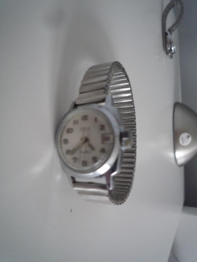 Montre "Fric", Bijoux, Sacs & Beauté, Montres | Femmes, Montre-bracelet, Autres marques, Enlèvement ou Envoi, Utilisé