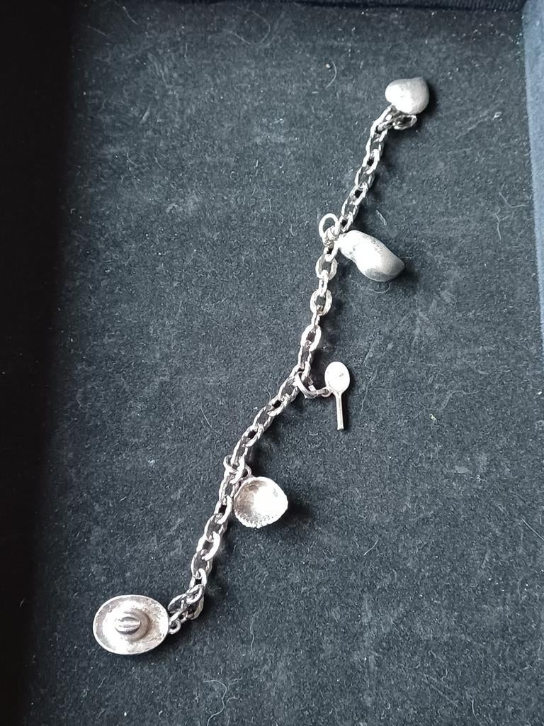 Mooie zilveren armband met bedels, Ophalen