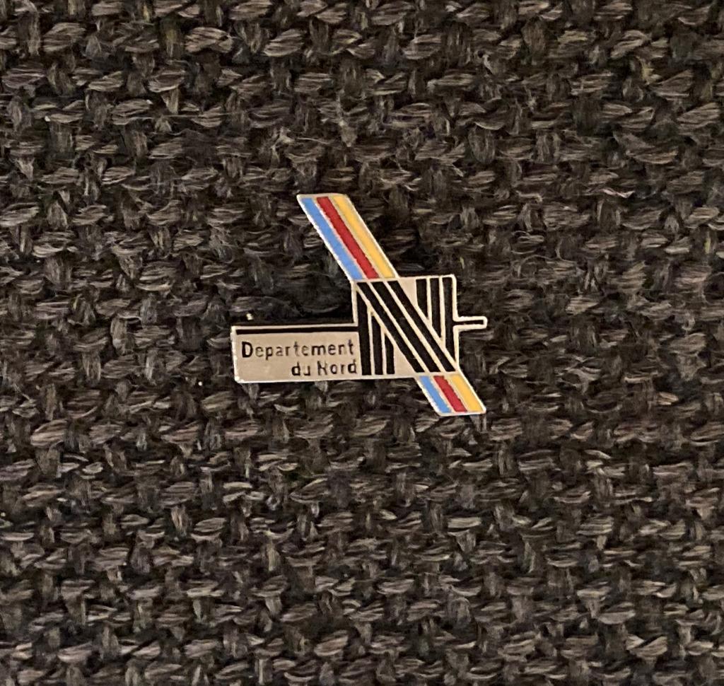 PIN - DEPARTEMENT DU NORD - FRANCE - FRANKRIJK, Envoi, Utilisé, Ville ou Campagne, Insigne ou Pin's