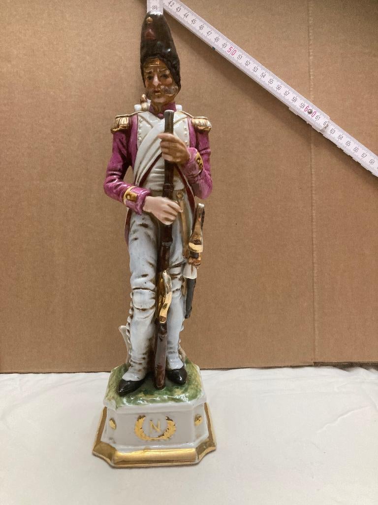 Polychrome porseleinen sculptuur, Ophalen