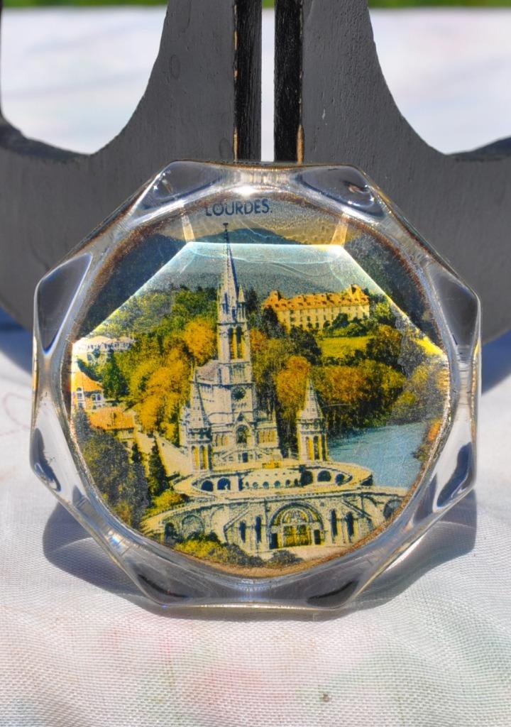 presse papier octogonal basilique de lourde, Enlèvement ou Envoi